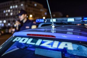 Roma, rubano 4 mila euro a una turista americana alla Stazione Termini: poliziotti di Adrano li arrestano