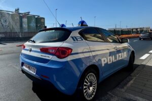 Catania, ladro di auto “convinto’ col taser a scendere dalla vettura che stava per rubare