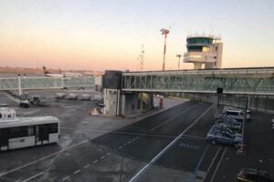 Catania, l’aeroporto riapre con gradualità dopo pulizia cenere e decontaminazione della pista