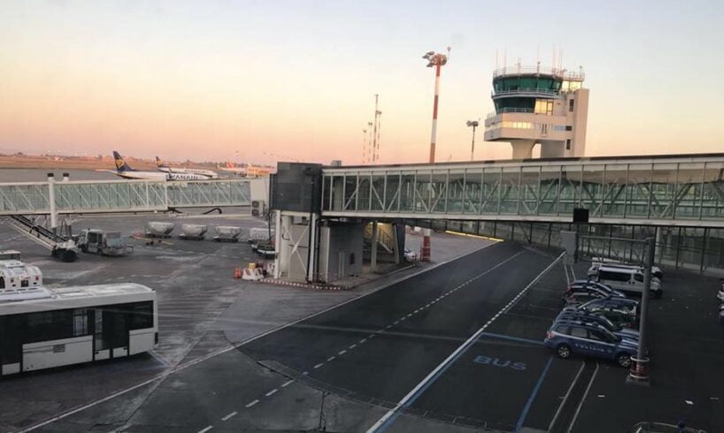 Catania, l’aeroporto riapre con gradualità dopo pulizia cenere e decontaminazione della pista