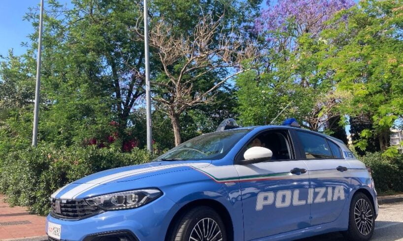 Catania, 28enne con manganello telecospico e taglierino in auto: denunciato