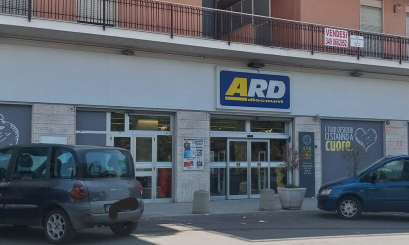 Paternó, colpo di un rapinatore solitario all’Ard di Corso Italia: un centinaio di euro il bottino