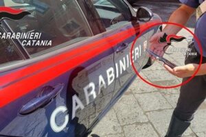 Piedimonte Etneo, in auto con un coltello a serramanico dentro il marsupio: 45enne denunciato