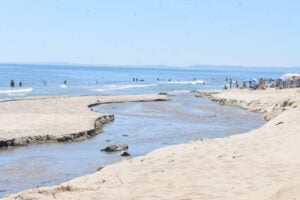 Catania, torna balneabile il tratto di mare vicino alla foce del torrente Arci: ancora off-limits lo sbocco Forcile