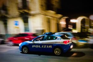 Catania, 39enne si dà alla fuga su un’auto rubata: arrestato per ricettazione e resistenza a pubblico ufficiale