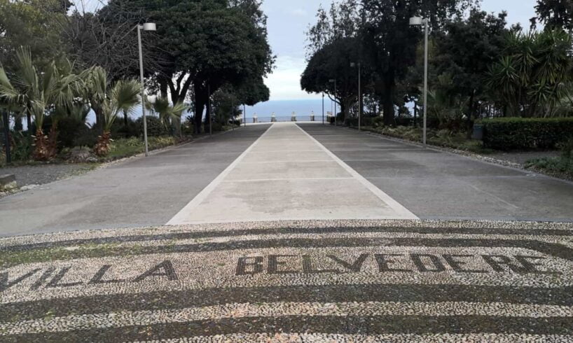 Acireale, i migranti ripuliscono dalla cenere dell’Etna Villa Belvedere: “Costruire senso di appartenenza e partecipazione”