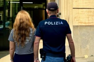 Catania, 27enne vuole vedere la figlia di 14 mesi e minaccia poliziotti e genitori dell‘ex compagna