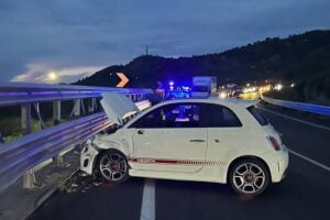 Bronte, scontro tra due auto e un furgone sulla SS 284: 5 feriti in ospedale