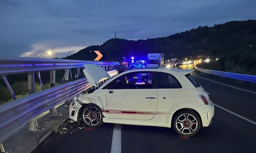 Bronte, scontro tra due auto e un furgone sulla SS 284: 5 feriti in ospedale