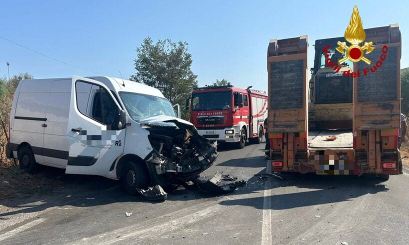 Palagonia, autocarro si scontra con un furgone sulla SS 385: ferito grave al ‘San Marco’ di Catania