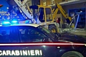 Catania, estorsione a un’azienda agricola: 3 persone arrestate dai Carabinieri di Paternó e Augusta