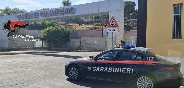 Catania, scippatore in fuga investe turista francese con uno scooter: arrestato