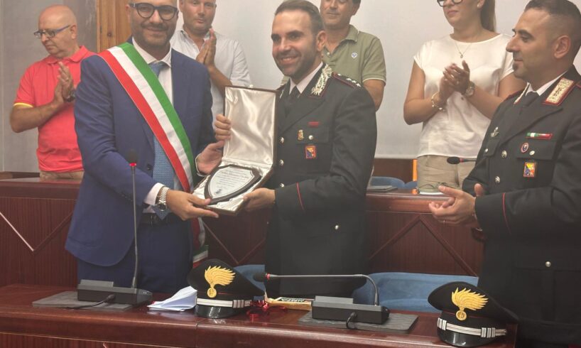 Biancavilla, saluto e ringraziamento del sindaco al Comandante dei Carabinieri di Paternò Cipolletta: ‘in partenza’ per Brescia