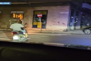 Catania, 59enne lascia i domiciliari per spacciare: fermato con il taser dopo fuga con lo scooter (VIDEO)