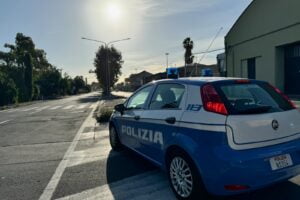 Catania, 16enne in scooter senza casco tenta di evitare il posto di blocco della Polizia: arrestato