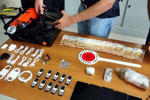 Caltanissetta, con un drone tentano di introdurre micro cellulari e droga nella Casa Circondariale: 2 arrestati