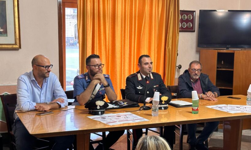 Biancavilla: “Anziani e familiari, attenti alle truffe”. Incontro informativo dei Carabinieri al Circolo Castriota