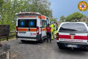 Etna, soccorsa escursionista ferita a una caviglia: nella zona di Monte Cacciatore sul versante nord