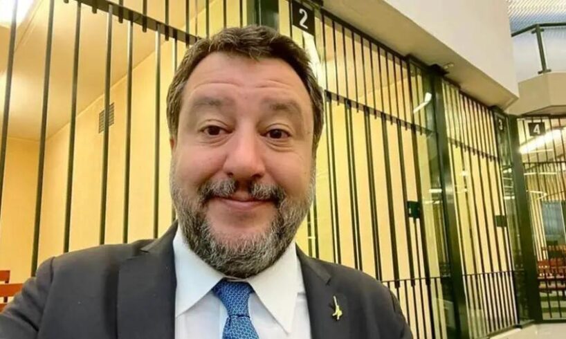 Processo Open Arms, a Palermo i parlamentari della Lega. Salvini: “Paura? Zero. I politici di sinistra mi vogliono in galera”