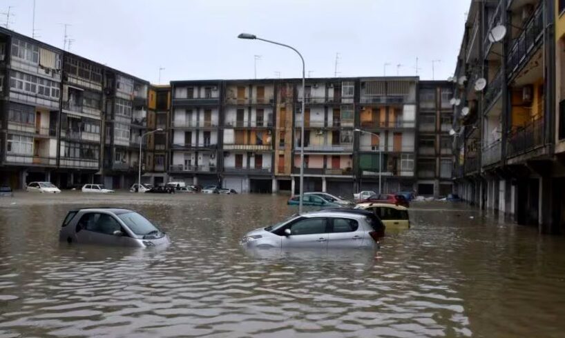 Maltempo, le città fanno acqua dopo gli abusi del territorio: ora serve un piano della permeabilità