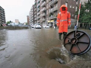 Maltempo, le città fanno acqua dopo gli abusi del territorio: ora serve un piano della permeabilità