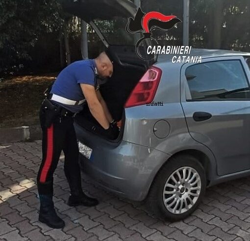 Palagonia, 59enne ai domiciliari ruba auto e poi fugge per le vie cittadine: arrestato in flagranza