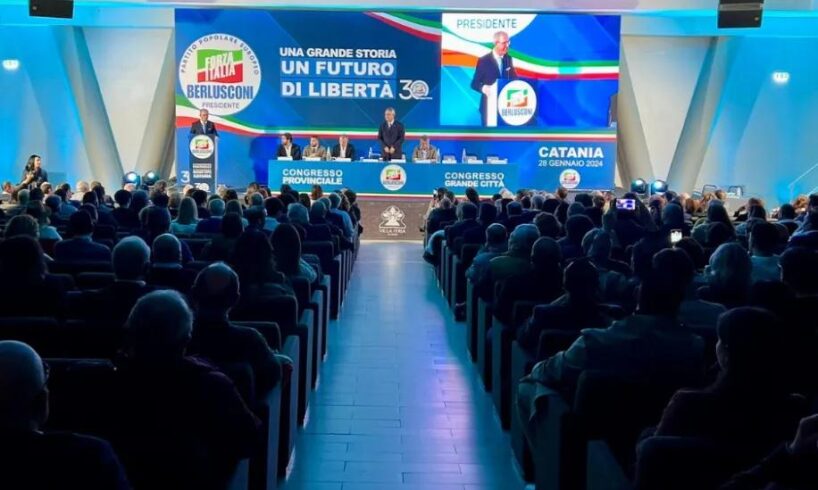 Catania, ex Pd entra nel gruppo consiliare di Forza Italia e s’accende la polemica