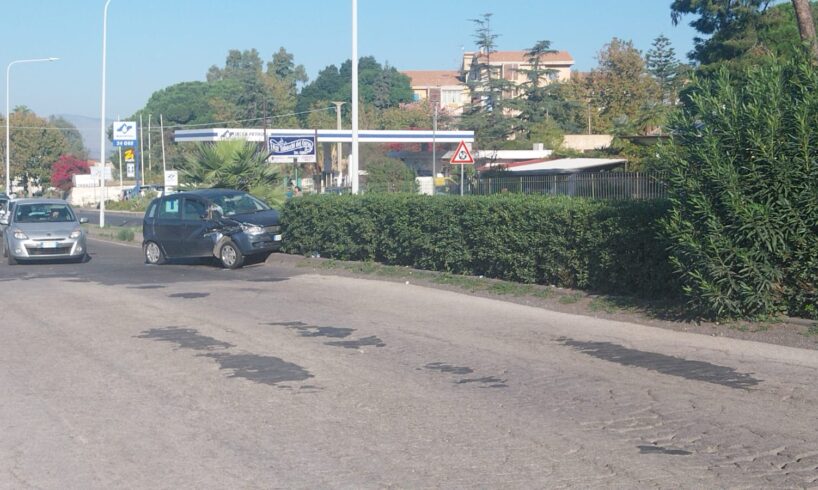 Paternò, scontro tra auto e camion a Paternò: ferito un 65enne