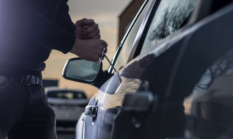 Due ladri di auto catanesi in trasferta nel Messinese smascherati dalle telecamere: ai domiciliari col braccialetto