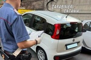 Catania, auto rubate nascoste in un parcheggio condominiale di Corso Indipendenza