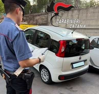 Catania, auto rubate nascoste in un parcheggio condominiale di Corso Indipendenza