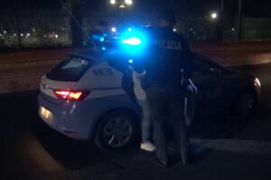 Catania, 25enne minaccia i coinquilini con un coltello: fermato col taser