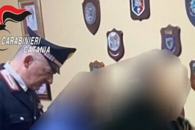 Acireale, coppia di falsi vincitori di un ‘Gratta e Vinci’ rubano una borsa in una tabaccheria: già in azione a Catania e Belpasso