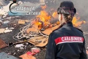 Catania, brucia matassa di cavi per ottenere il rame: 39enne arrestato