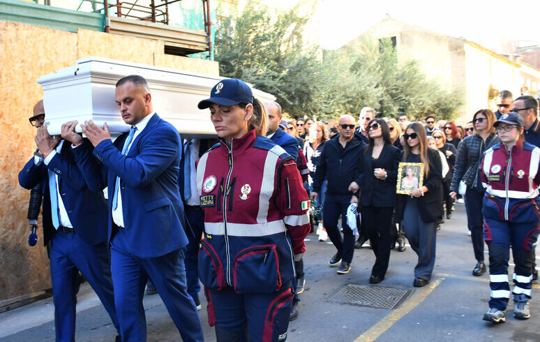 Lentini, l’addio a Margaret tra lacrime e palloncini bianchi. La sorella: “A casa avevamo un angelo”