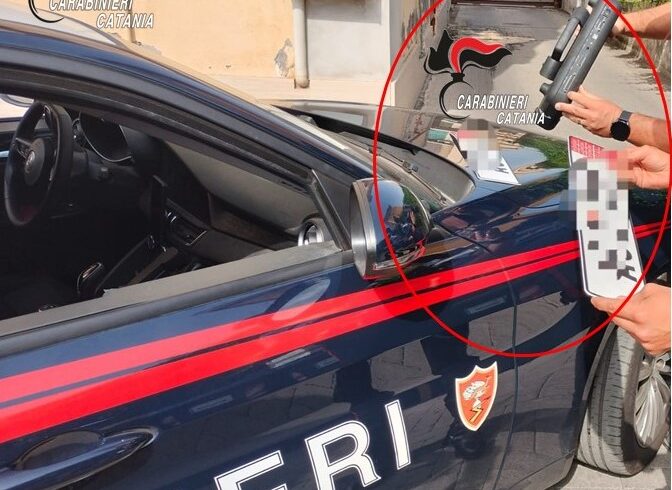 Giarre, 3 ladri al lavoro sulla centralina di un’auto appena rubata a Linguaglossa: denunciati