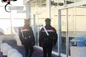 Aci Catena, 39enne ruba salmone e tonno in un discount di S. G. la Punta e scappa a casa: raggiunto e denunciato