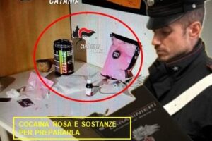 Catania, pusher di anfetamine ingoia la busta di droga per sottrarsi al controllo: carabinieri lo salvano con manovra anti-soffocamento