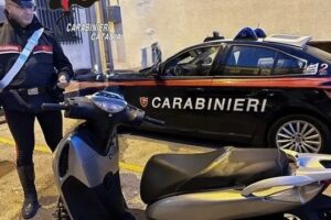 Paternò, spacciatore 17enne trovato in possesso di droga: arrestato in flagranza