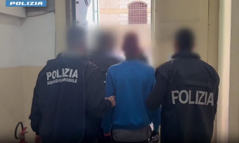 Migranti, a Catania arrestati 4 presunti scafisti: dalle coste libiche con un gommone avrebbero gestito la traversata (VIDEO)