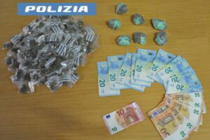 Adrano, in un garage-laboratorio 22enne confezionava la droga: arrestato in flagranza