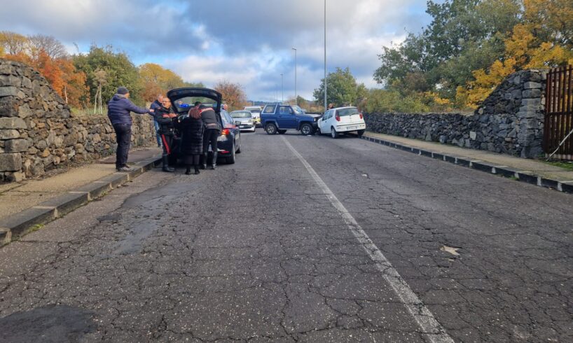 Belpasso, scontro tra auto in via Giovanni Paolo II: c’è un ferito