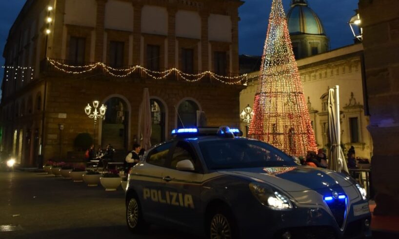 Caltagirone, 31enne ubriaco al volante carambola sulle auto in sosta: denunciato