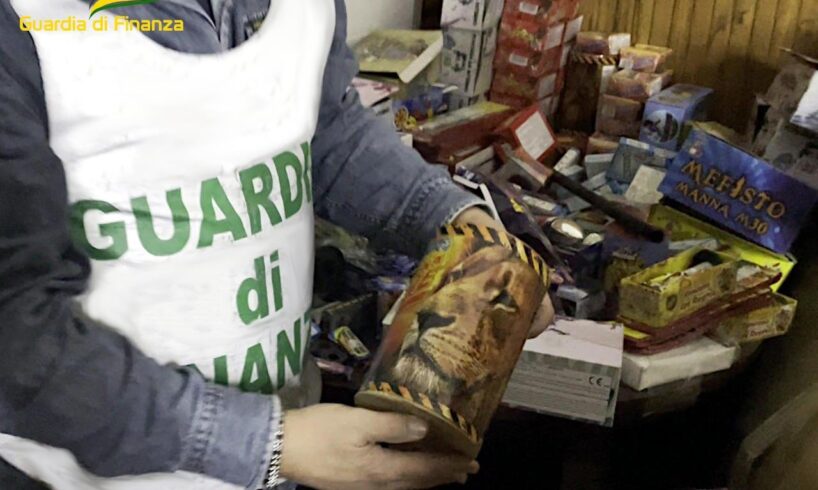 Misterbianco, GdF sequestra oltre 4 mila articoli pirotecnici non in regola: denunciato il gestore del negozio