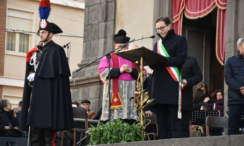 Belpasso, l’urna con le spoglie di Santa Lucia verso la Cattedrale di Catania. Il sindaco: “Proteggi la nostra città”